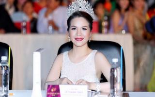 Hoa hậu Lê Thanh Thủy 'quyền lực' trên ghế nóng chung kết Hoa khôi xứ dừa