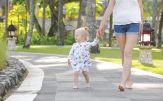 Tại sao đi chân trần lại tốt hơn đi giày?
