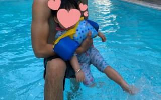 Quách Ngọc Ngoan khoe ảnh đưa con gái đi bơi, có chia sẻ đặc biệt về diện mạo bé