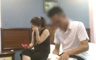 Chàng trai nói dối bạn gái đi công tác để đến nhà người yêu cũ chơi, ai ngờ trúng tâm dịch không thể về
