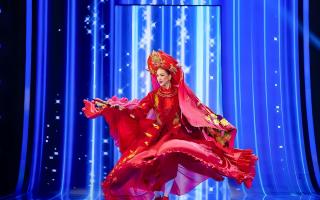 Bùi Quỳnh Hoa tự tin nhảy múa hầu đồng ở Miss Universe 2023