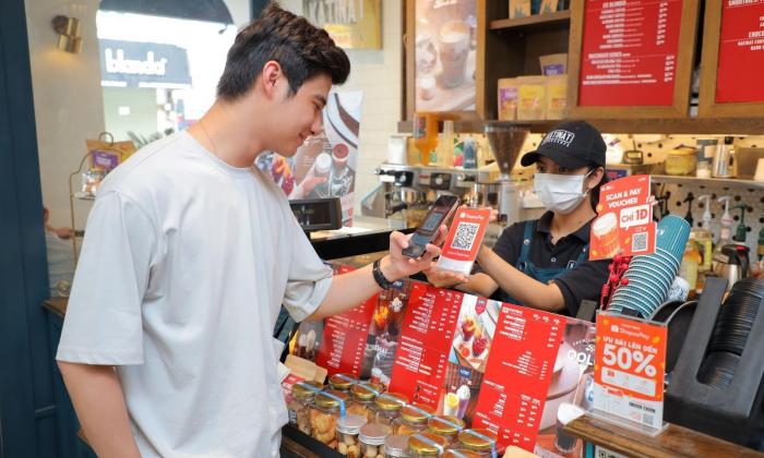 Giới trẻ hiện đại ngày càng ưa chuộng thanh toán quét mã QR