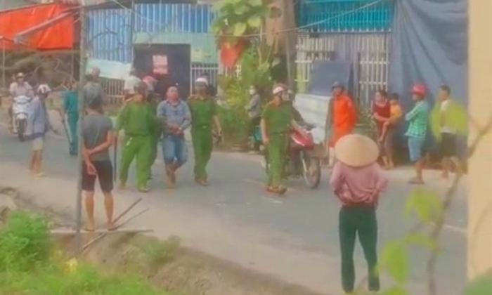 Thanh niên dùng rựa chém tới tấp người phụ nữ gục tại chỗ