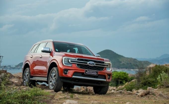 Nâng cấp Everest phiên bản Titanium 4x2 với gói công nghệ an toàn, thông minh