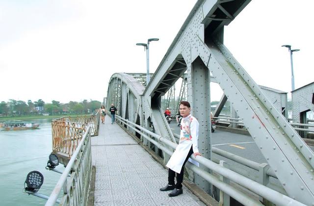 Ca sĩ Trần Huy Lộc về Huế thực hiện MV như là cách để hoài niệm