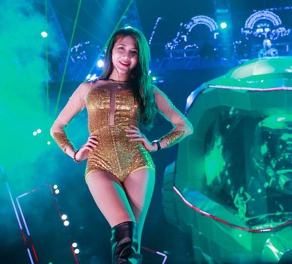 Hot girl chuyển giới Trâm Anh xuất hiện trên sân khấu sau khi ra tù